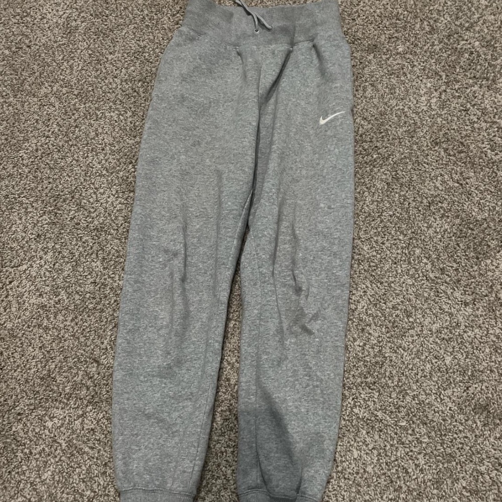 Grey high waisted women’s nike sweatpants
